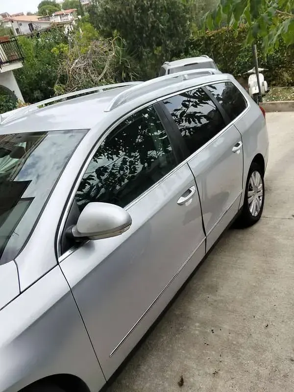 Usata VW Passat 140 CV (102 kW) 2005 Argento Station wagon