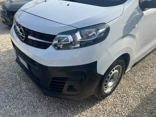 Usata Opel Vivaro-e Combi Enjoy 101 CV (74 kW) 2023 Bianco Monovolume