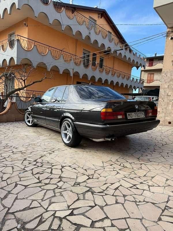 Begagnad BMW 735 Efficient Dynamics 220 HK (161 kW) 1988 Sedan