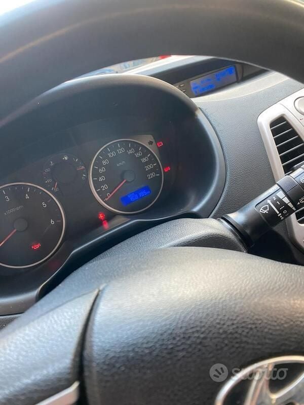 Usata Hyundai i20 Comfort 100 CV (73 kW) 2011 Nero Berlina