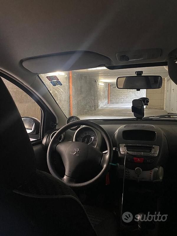 Usata Peugeot 107 68 CV (50 kW) 2013 Grigio Utilitaria