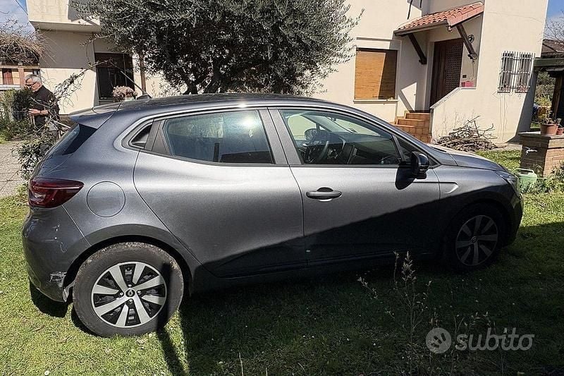 Usata Renault Clio V Techno 91 CV (66 kW) 2023 Grigio Utilitaria