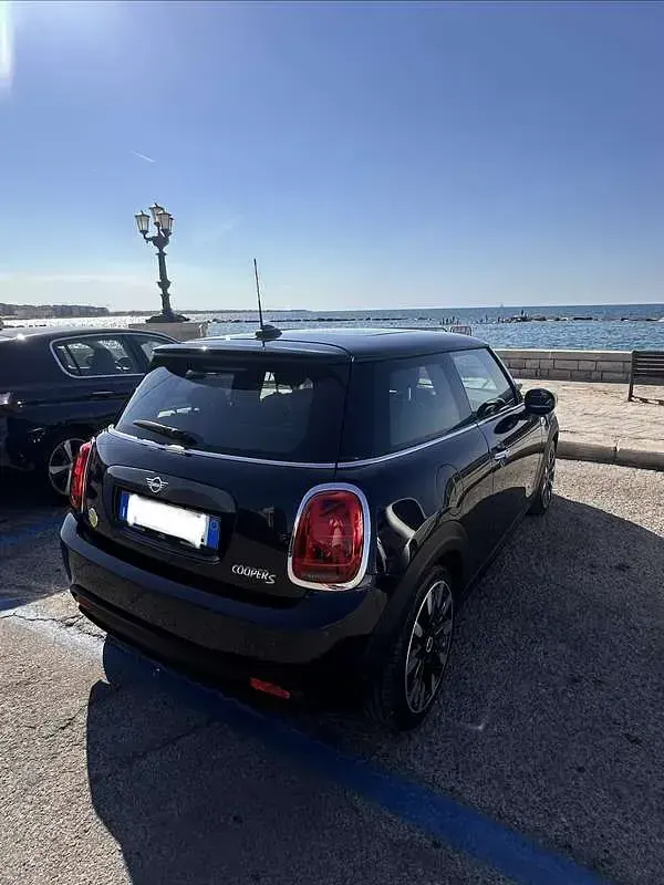 Usata Mini Cooper SE 75 kW (102 CV) 2020 Bluazzurro Utilitaria