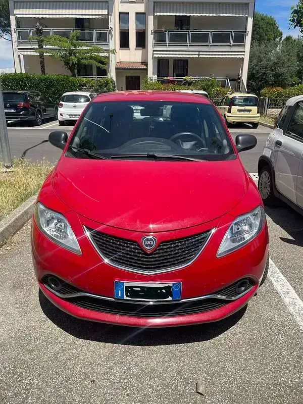 Usata Lancia Ypsilon 95 CV (69 kW) 2018 Rosso Utilitaria