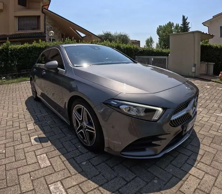 Usata Mercedes A180 Premium 116 CV (85 kW) 2019 Grigio Berlina