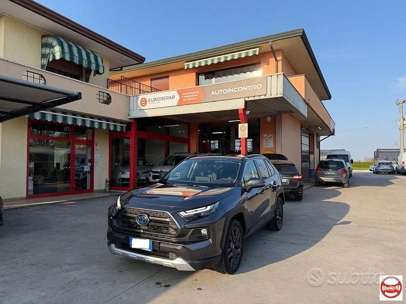 Usata Toyota RAV4 Hybrid 222 CV (163 kW) 2023 Grigio SUV