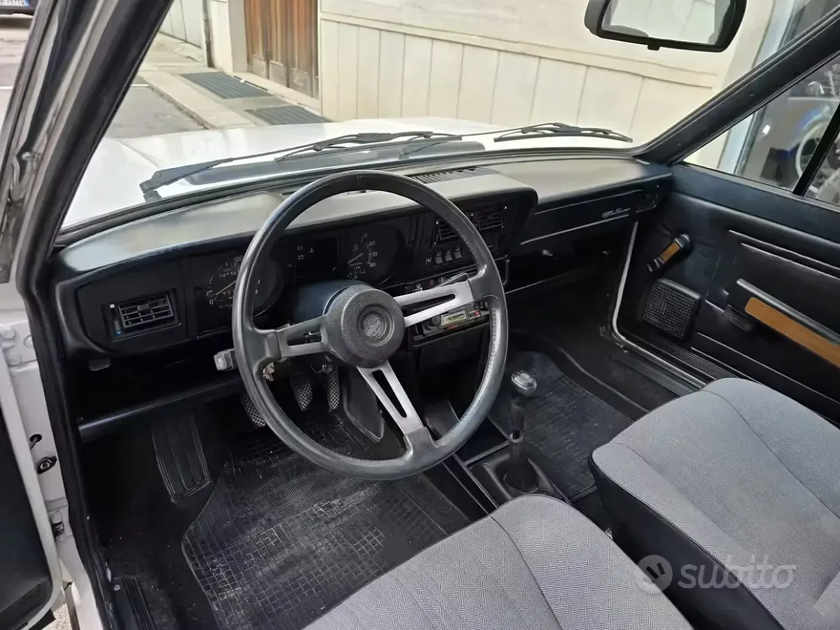 Usata Alfa Romeo Alfasud 68 CV (50 kW) 1983 Bianco Berlina