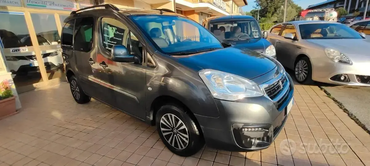 Usata Peugeot Partner Tepee Active 99 CV (72 kW) 2017 Grigio Monovolume