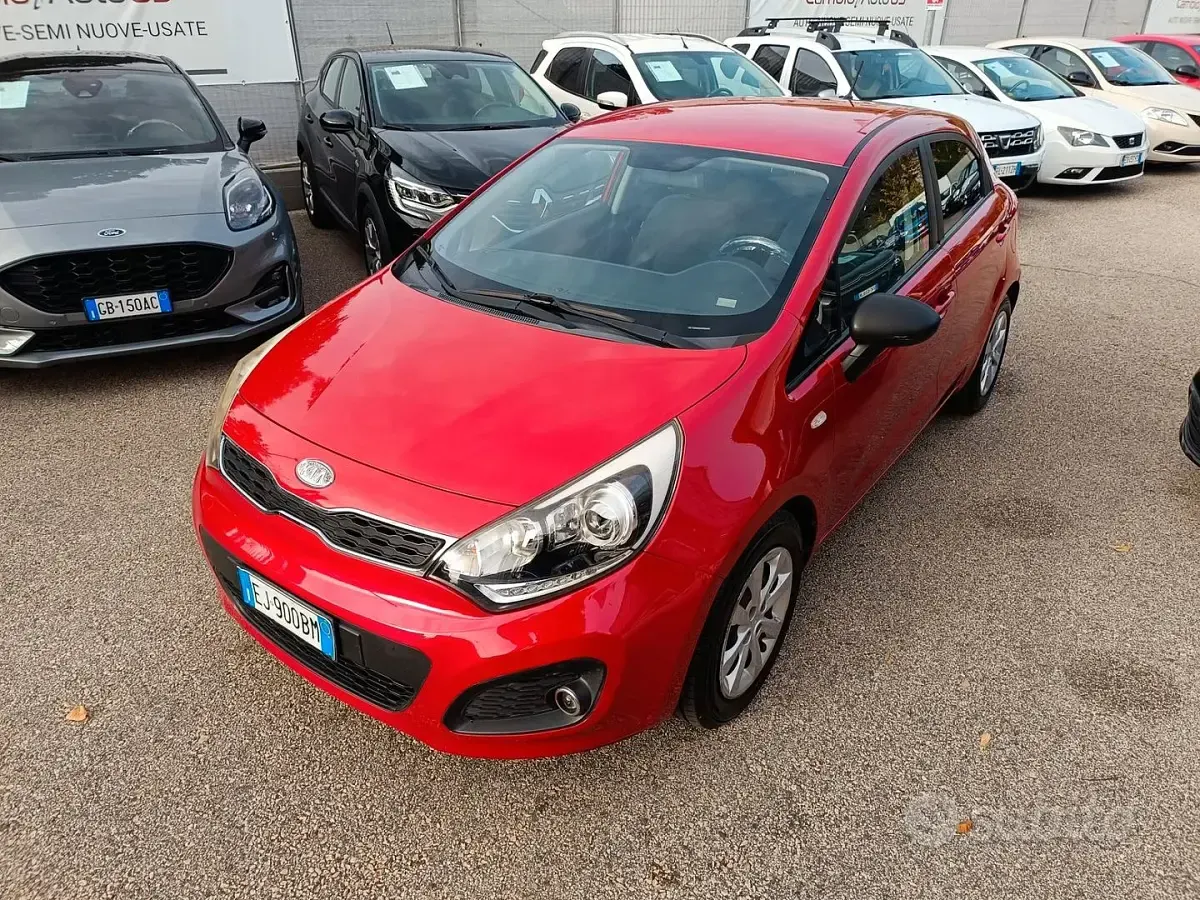 Usata Kia Rio EX 85 CV (62 kW) 2011 Rosso Berlina