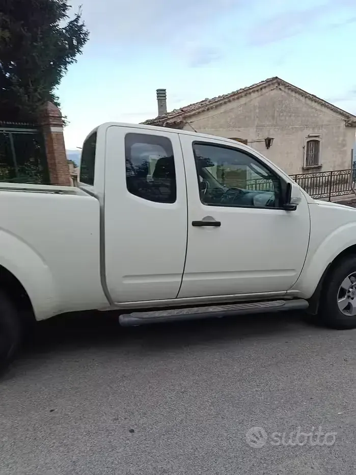 Usata Nissan Navara 190 CV (139 kW) 2010 Bianco Pick-up