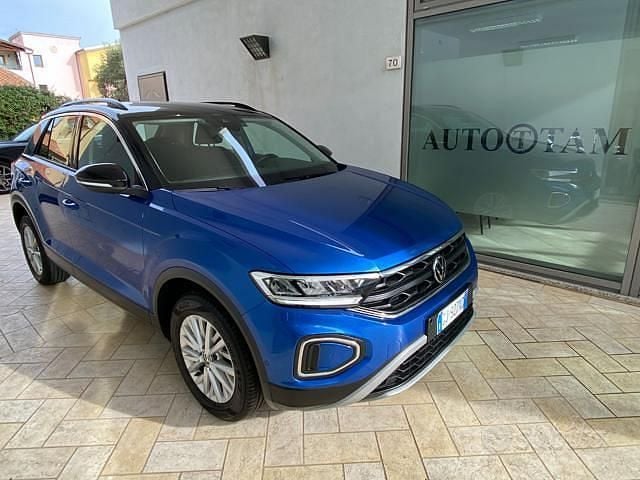 Usata VW T-Roc Life 110 CV (80 kW) 2022 Blu SUV