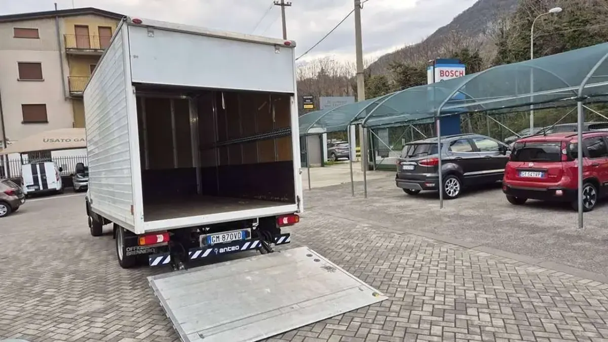 Usata Iveco Daily 136 CV (100 kW) 2023 Bianco Furgone