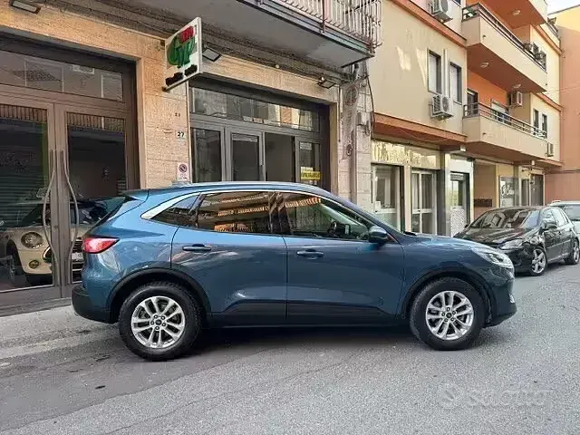 Usata Ford Kuga Titanium 120 CV (88 kW) 2021 Blu SUV