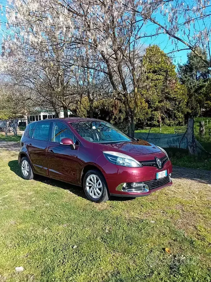 Usata Renault Scénic III XMOD 110 CV (80 kW) 2014 Nero Monovolume