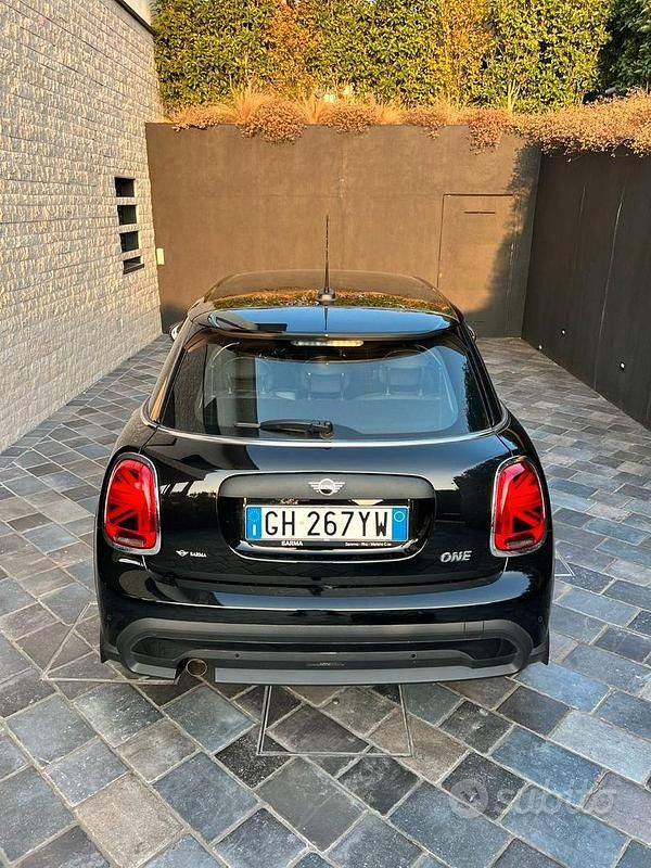 Usata Mini ONE Essential 75 CV (55 kW) 2022 Nero Utilitaria