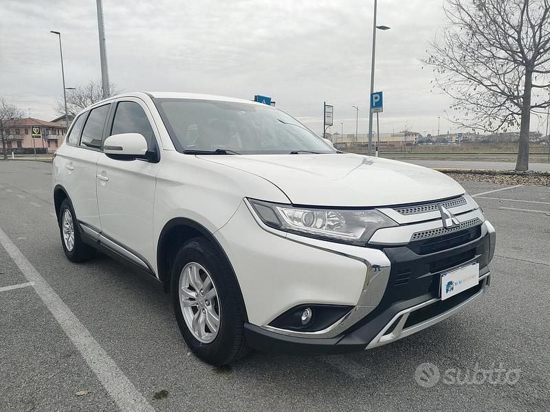 Usata Mitsubishi Outlander Intense 150 CV (110 kW) 2021 Bianco SUV