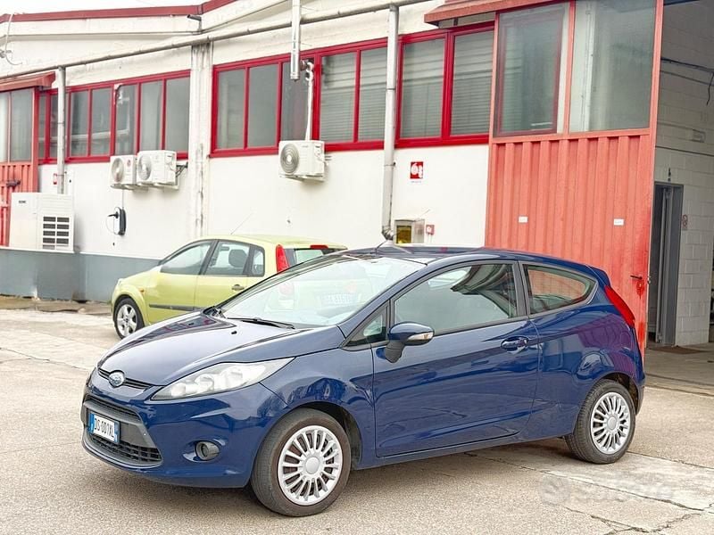 Usata Ford Fiesta Titanium 80 CV (58 kW) 2008 Blu Utilitaria