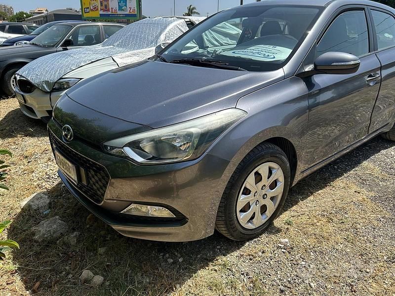 Usata Hyundai i20 75 CV (55 kW) 2016 Grigio Utilitaria