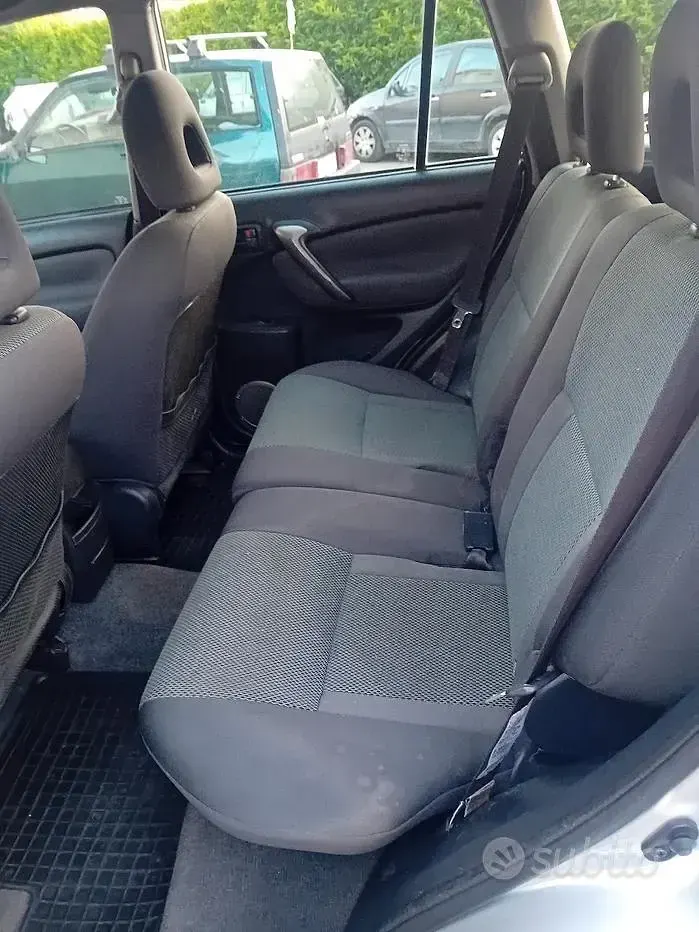 Usata Toyota RAV4 2004 Grigio SUV