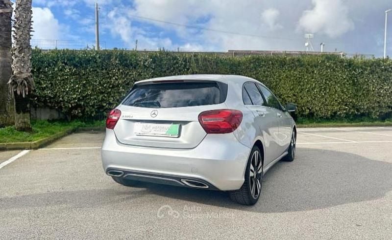 Usata Mercedes A180 Premium 109 CV (80 kW) 2017 Argento Berlina