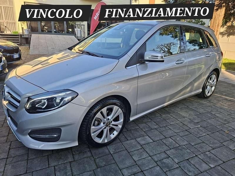 Usata Mercedes B180 Premium 109 CV (80 kW) 2018 Grigio Monovolume