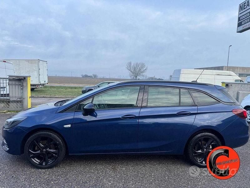 Usata Opel Astra 110 CV (80 kW) 2021 Blu metallizzato Station wagon
