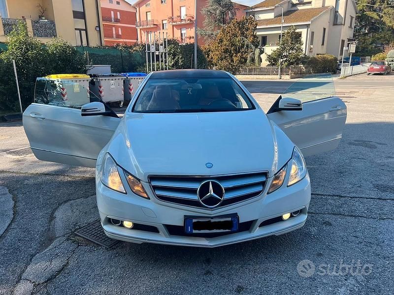 Usata Mercedes E220 170 CV (125 kW) 2011 Bianco Coupé