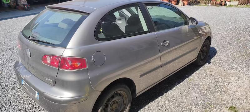 Usata Seat Ibiza 101 CV (74 kW) 2003 Grigio Utilitaria