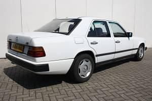 Usata Mercedes 300 116 CV (85 kW) 1985 Bianco Berlina