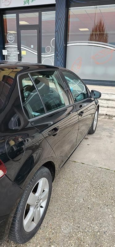 Usata VW Golf VI 102 CV (75 kW) 2010 Nero Utilitaria