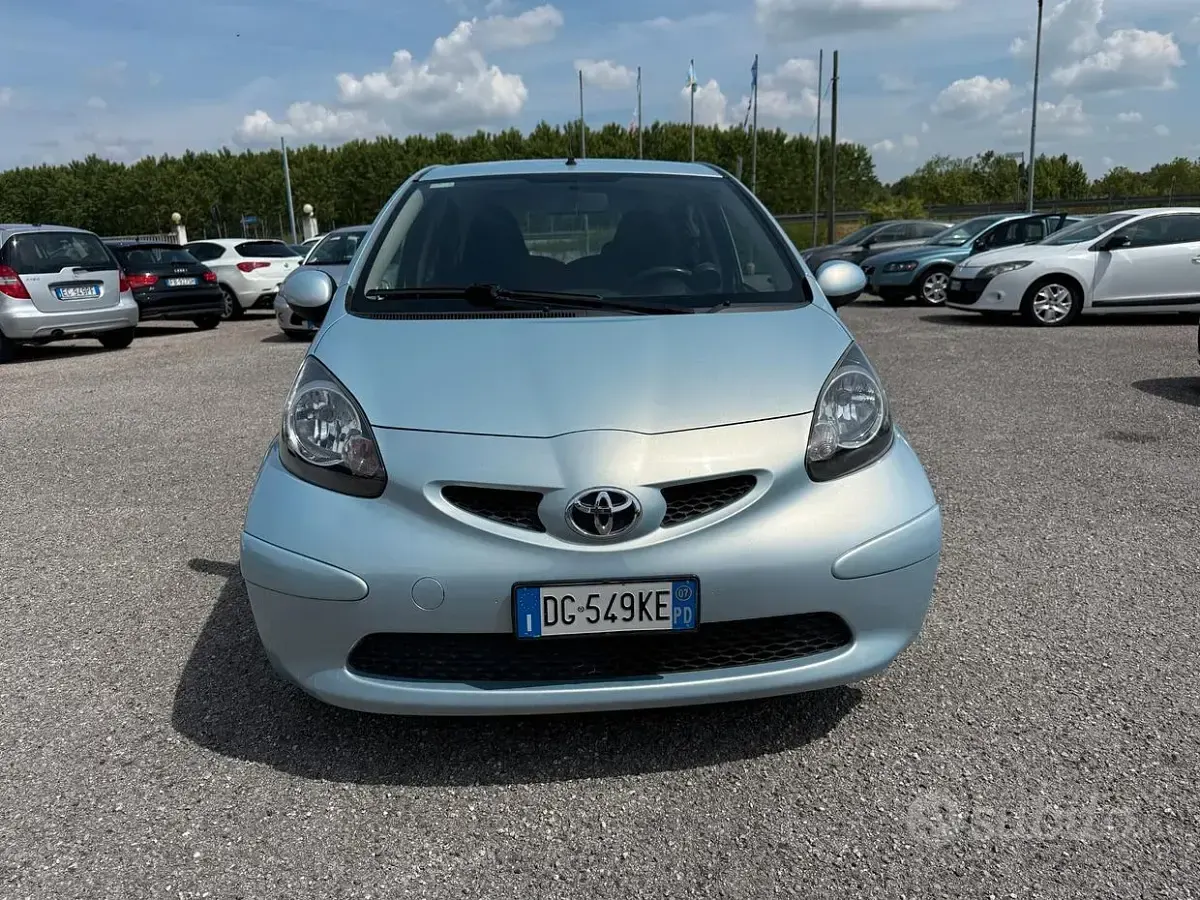 Usado Toyota Aygo 68 HP (50 kW) 2007 Azul Citadino