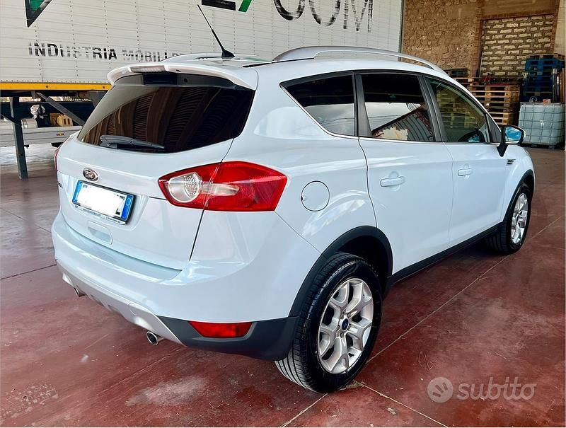 Usata Ford Kuga 140 CV (102 kW) 2011 Bianco SUV