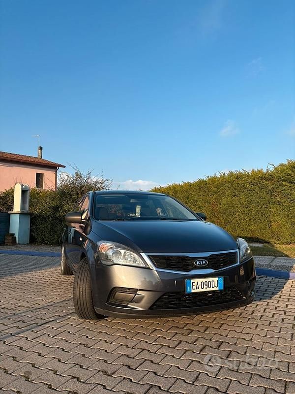 Usata Kia Ceed 95 CV (69 kW) 2010 Grigio Utilitaria