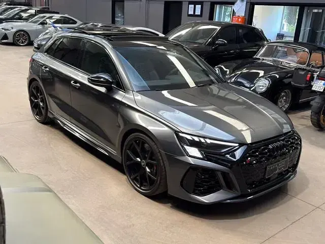 Usata Audi RS3 Ambiente 400 CV (294 kW) 2024 Grigio scuro metallizzato Berlina