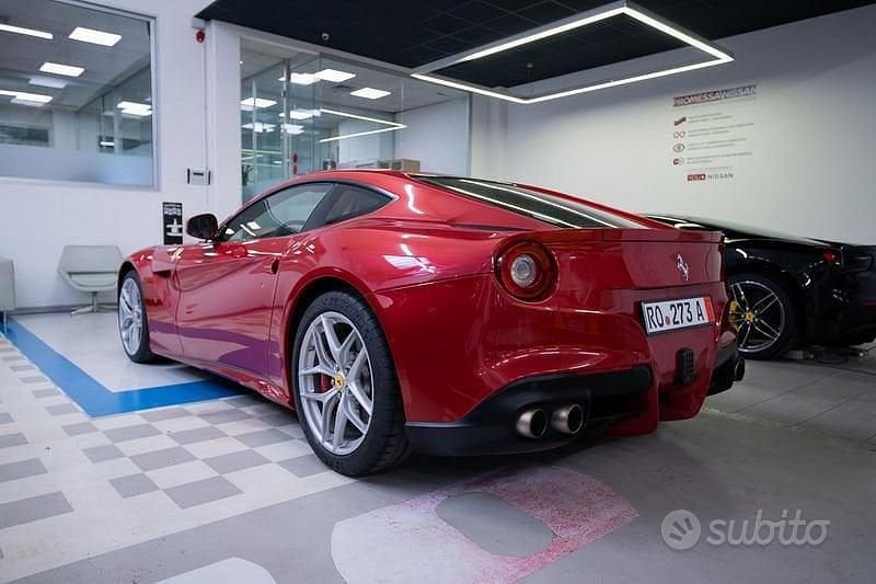 Usata Ferrari F12 741 CV (545 kW) 2013 Rosso Coupé