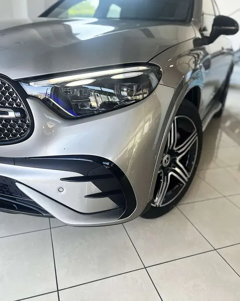 Usata Mercedes GLC220 AMG Line Premium Plus 197 CV (144 kW) 2023 Argento mojave SUV
