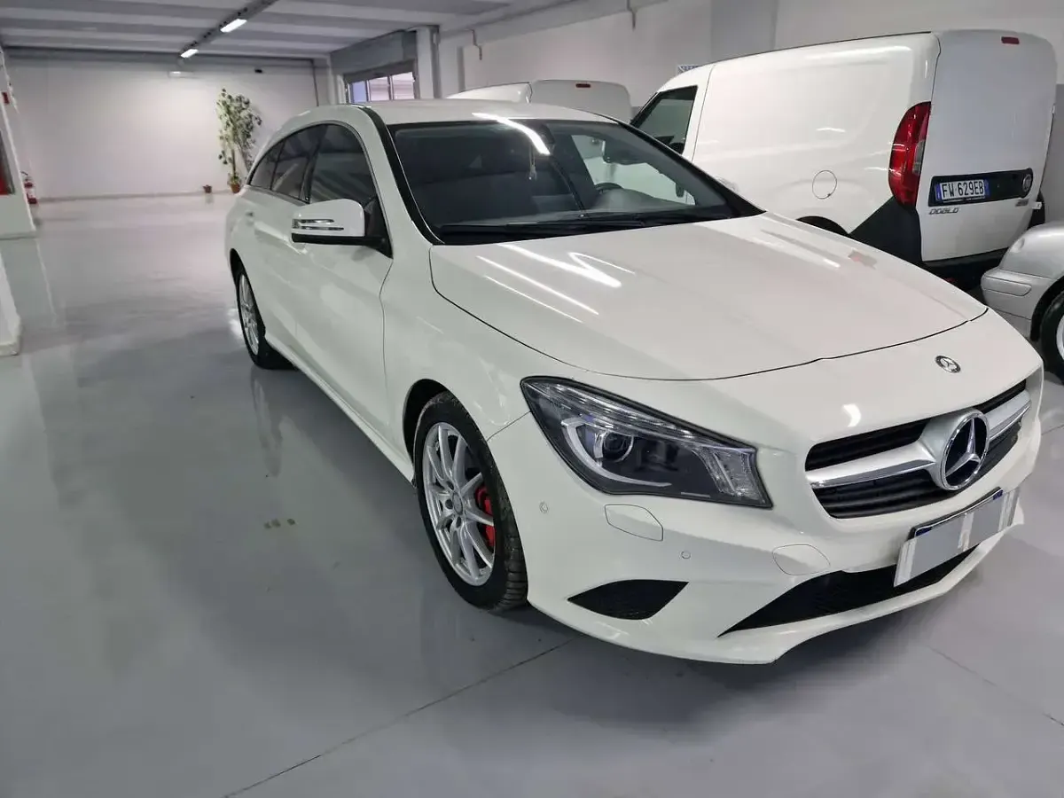 Usata Mercedes CLA200 Shooting Brake Business 136 CV (100 kW) 2015 Bianco Station wagon