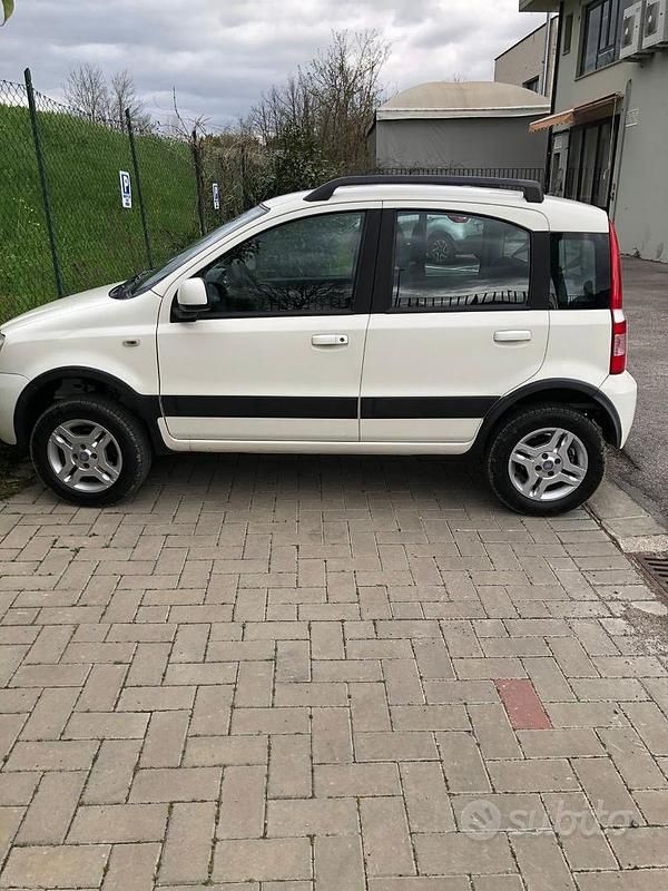 Usata Fiat Panda Dynamic 69 CV (50 kW) 2011 Bianco Utilitaria