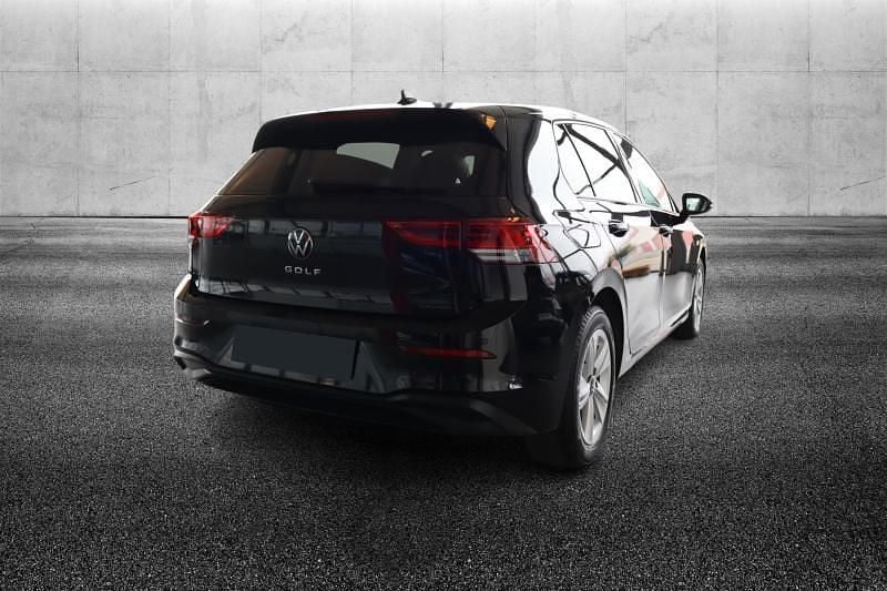 Usata VW Golf VIII Life 116 CV (85 kW) 2023 Nero metallizzato Berlina
