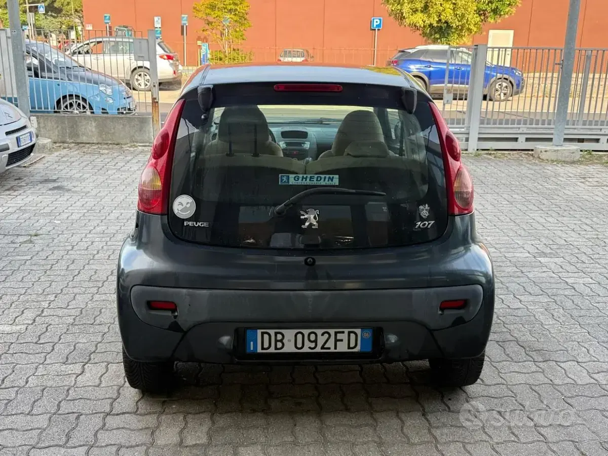 Usata Peugeot 107 68 CV (50 kW) 2006 Grigio Utilitaria