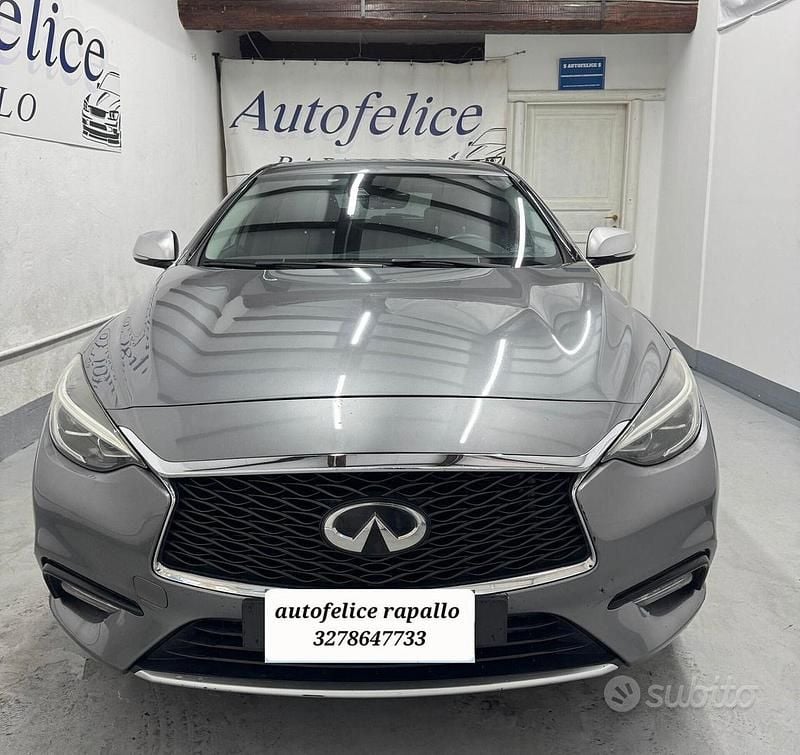 Usata Infiniti Q30 Premium 108 CV (79 kW) 2017 Grigio Berlina