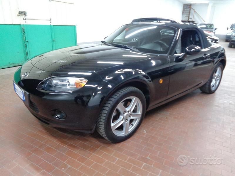 Usata Mazda MX5 126 CV (92 kW) 2006 Nero Cabrio