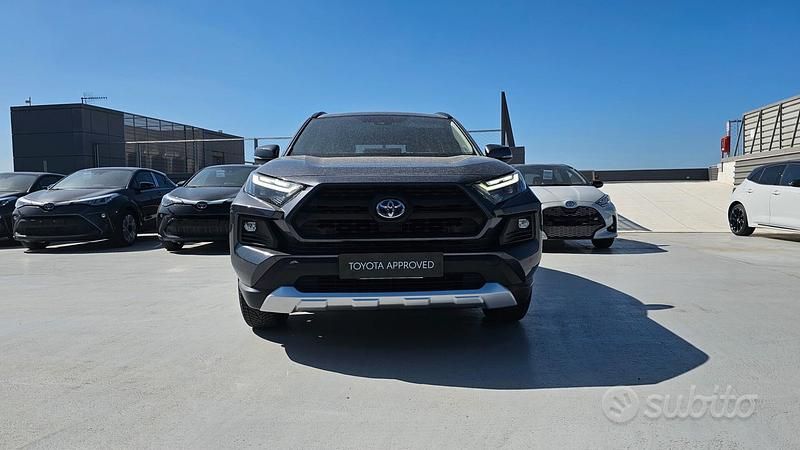 Usata Toyota RAV4 222 CV (163 kW) 2023 Grigio Station wagon