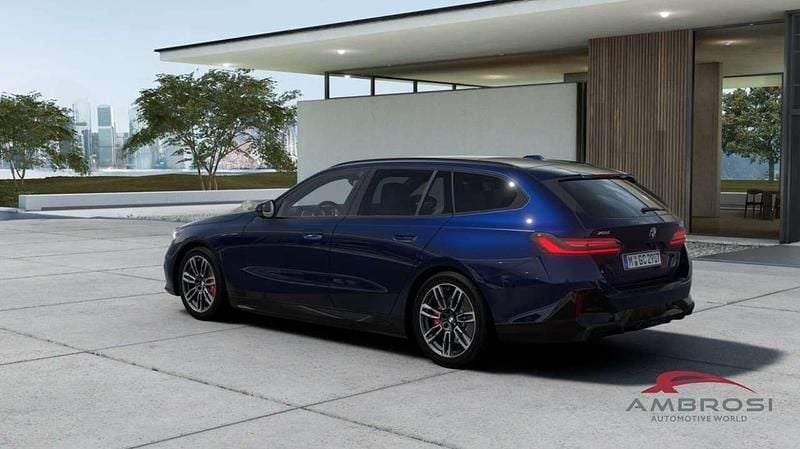 Nuova BMW 540 Comfort Edition 303 CV (222 kW) 2026 Tanzanite blue metallizzato Station wagon