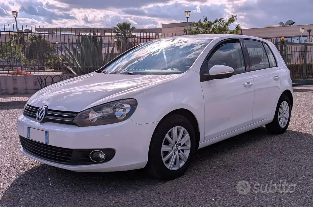 Usata VW Golf VI 105 CV (77 kW) 2011 Bianco Utilitaria