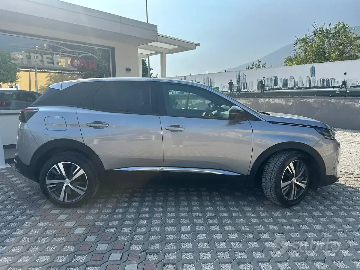 Usata Peugeot 3008 Allure 131 CV (96 kW) 2023 Grigio SUV