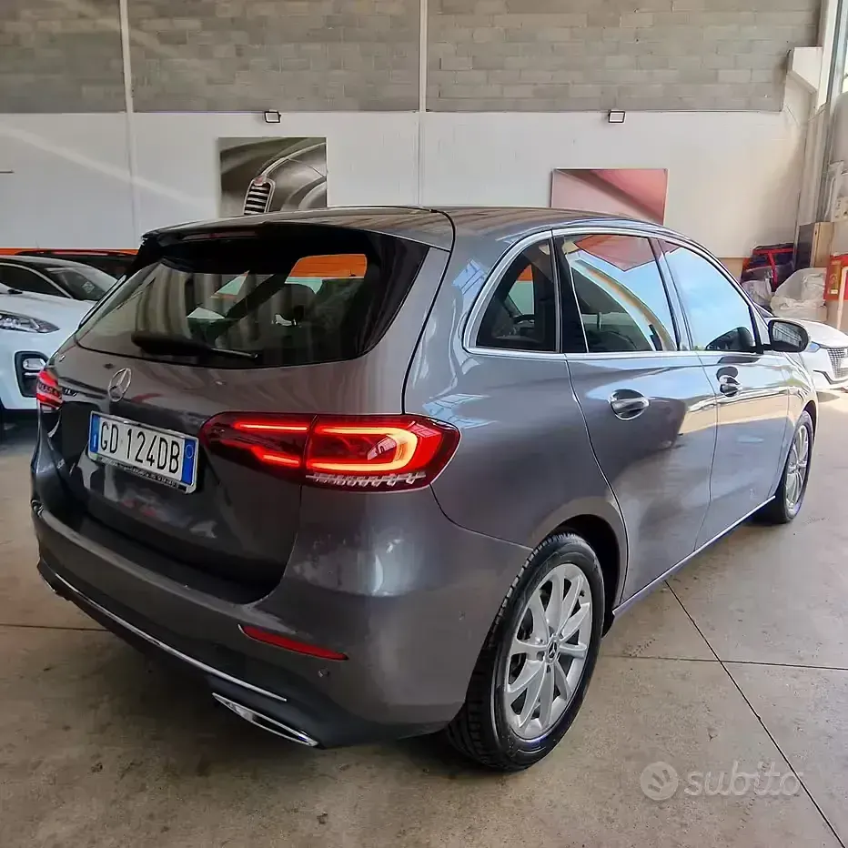 Usata Mercedes B200 Premium 163 CV (119 kW) 2020 Grigio Utilitaria