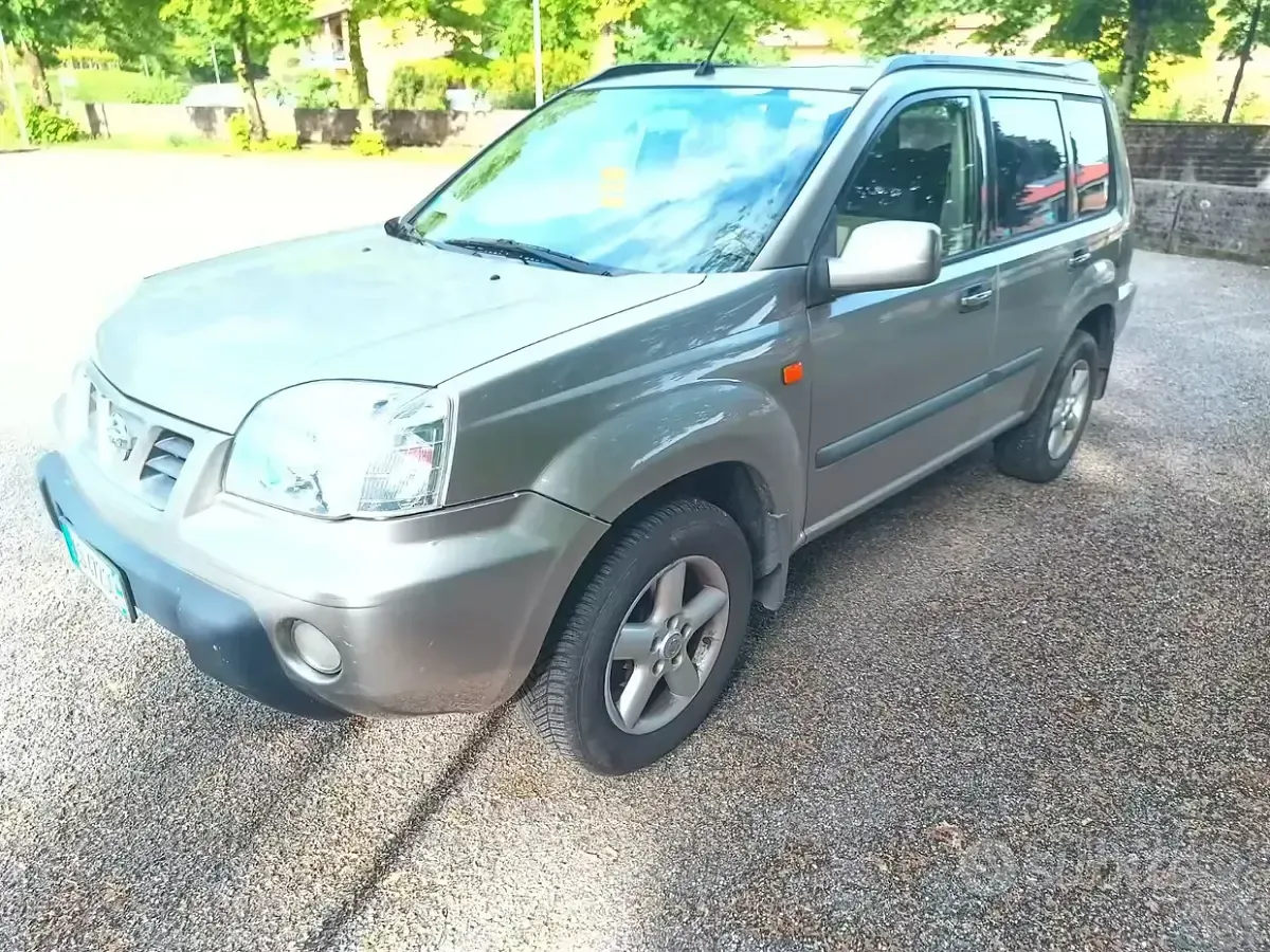 Używany Nissan X-Trail 114 KM (83 kW) 2002 Szary SUV