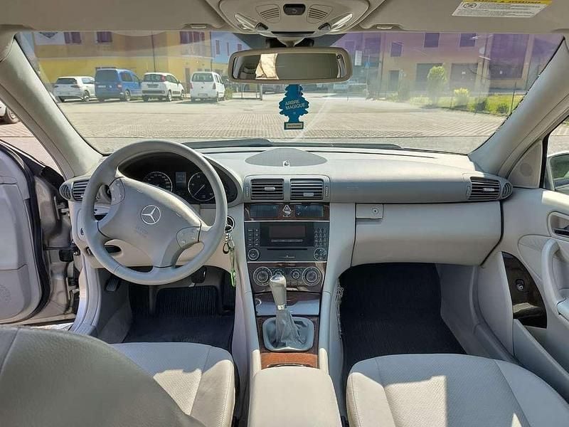 Usata Mercedes C220 Elegance 150 CV (110 kW) 2004 Beige Berlina