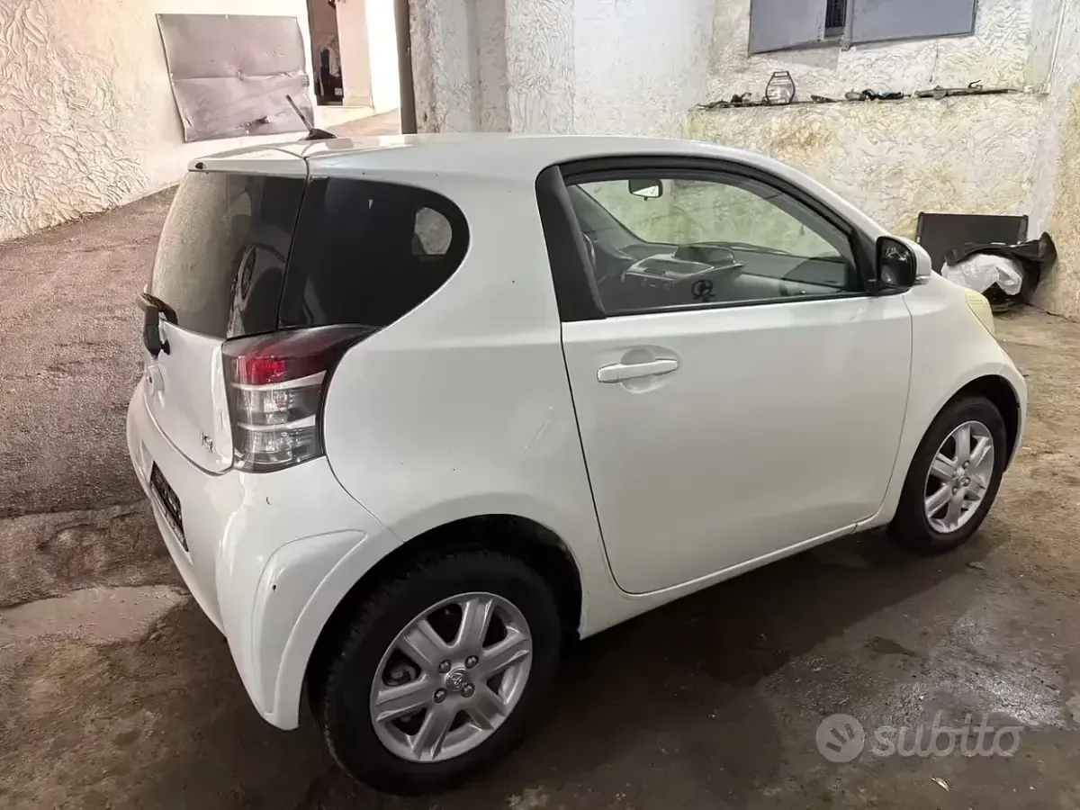 Usata Toyota iQ 68 CV (50 kW) 2009 Bianco Utilitaria